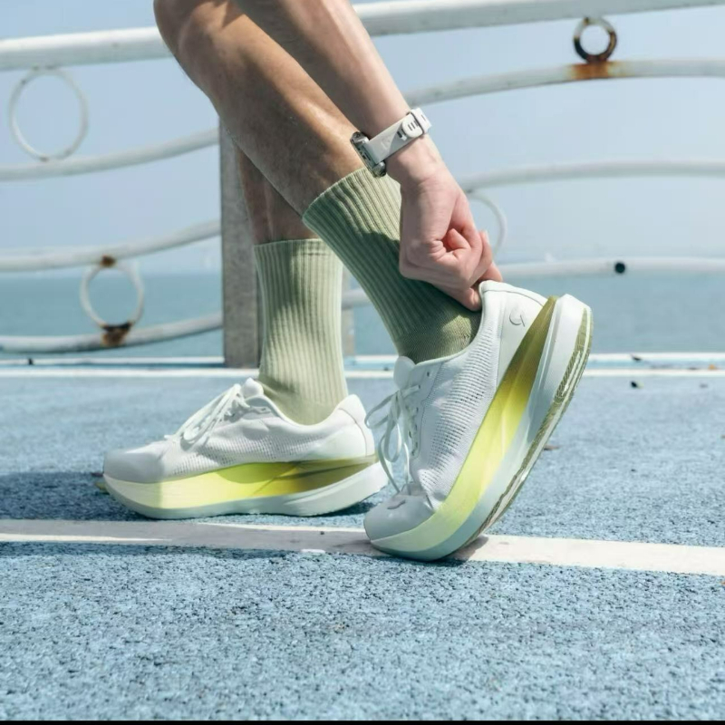 Professionelle Laufschuhe für  – Outdoor Sport Flooring Bewertung und Preis